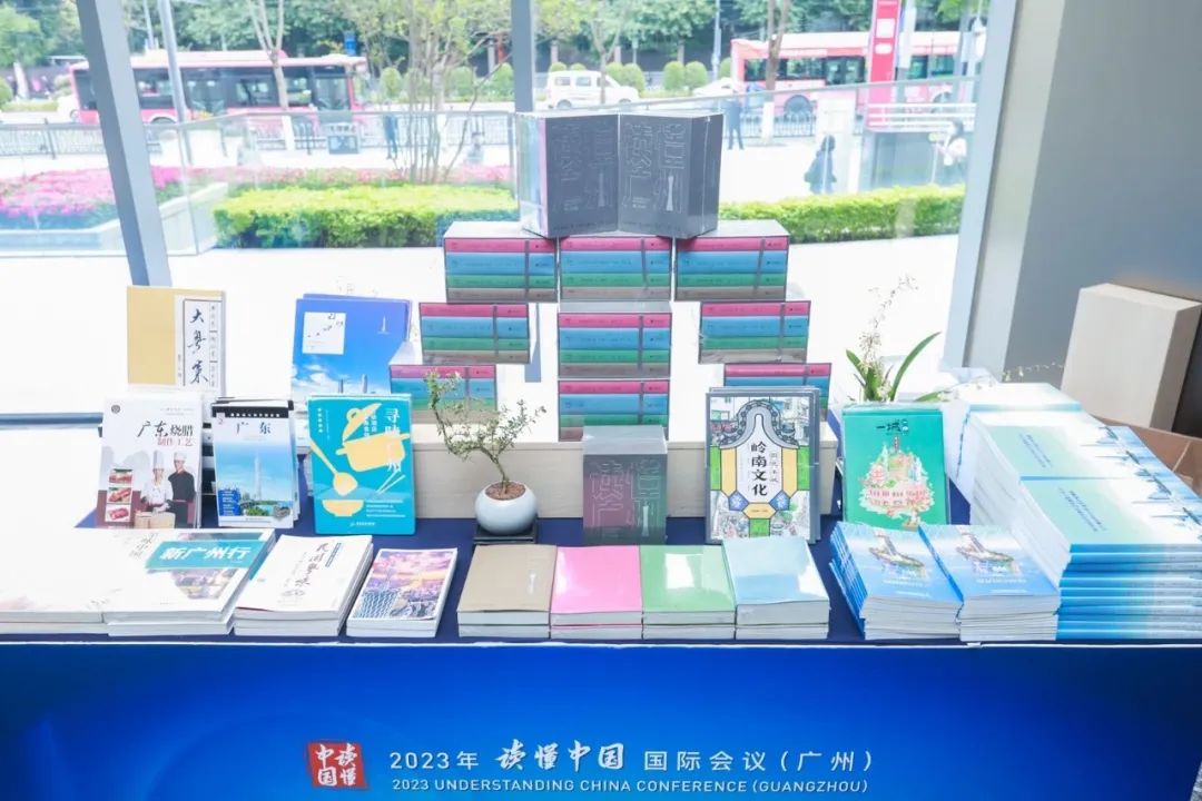 乐鱼足球体育与香港三联书店合作，推动岭南文化精品图书《消失的名菜》《大粤菜》版权出海